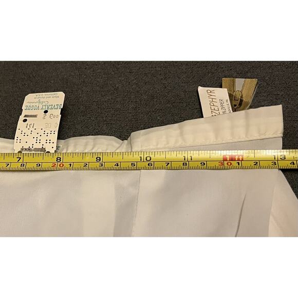 Vintage Half Taffeta Nylon Slip BEVERLY VOGUE White Lace Skirt Saver Sz 26 NWT - Picture 3 of 8